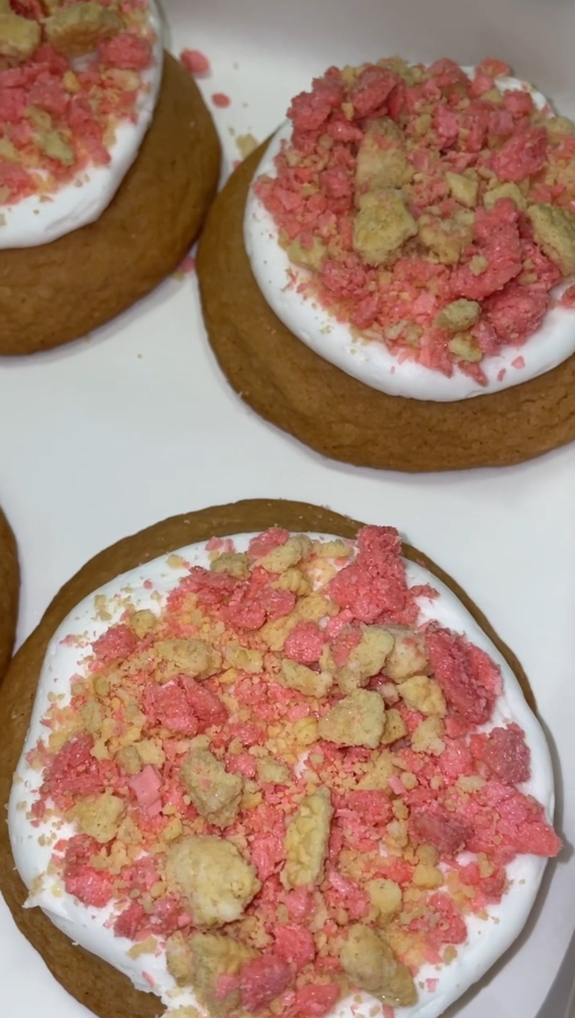 STRAWBERRY AND CREME COOKIES